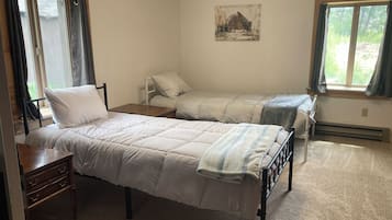 3 bedrooms, travel crib, bed sheets