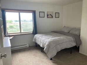 3 dormitorios, cuna de viaje, ropa de cama