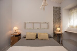 In-room safe, blackout curtains, free WiFi