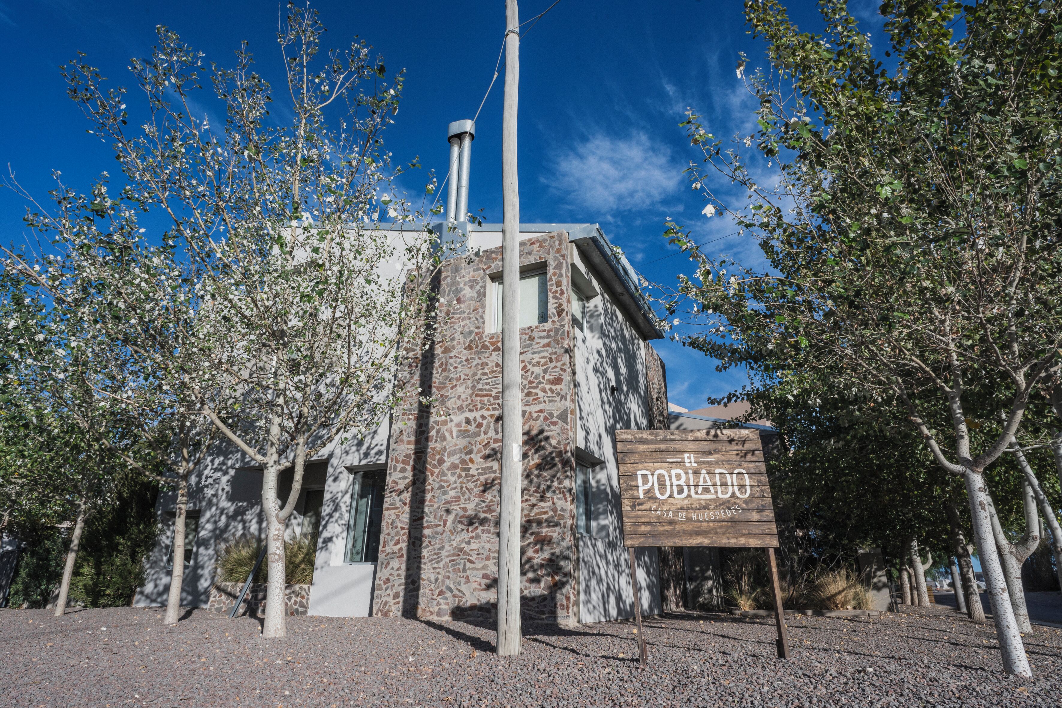 Vista frontal de la propiedad