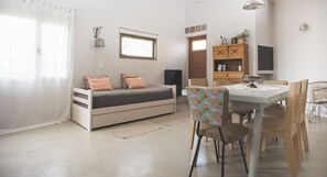 Family Apartment, Balcony, Courtyard View | Living area