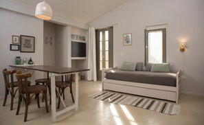 Comfort Apartment, Balcony, Garden View | Living area