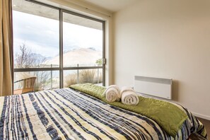 3 bedrooms, iron/ironing board, WiFi