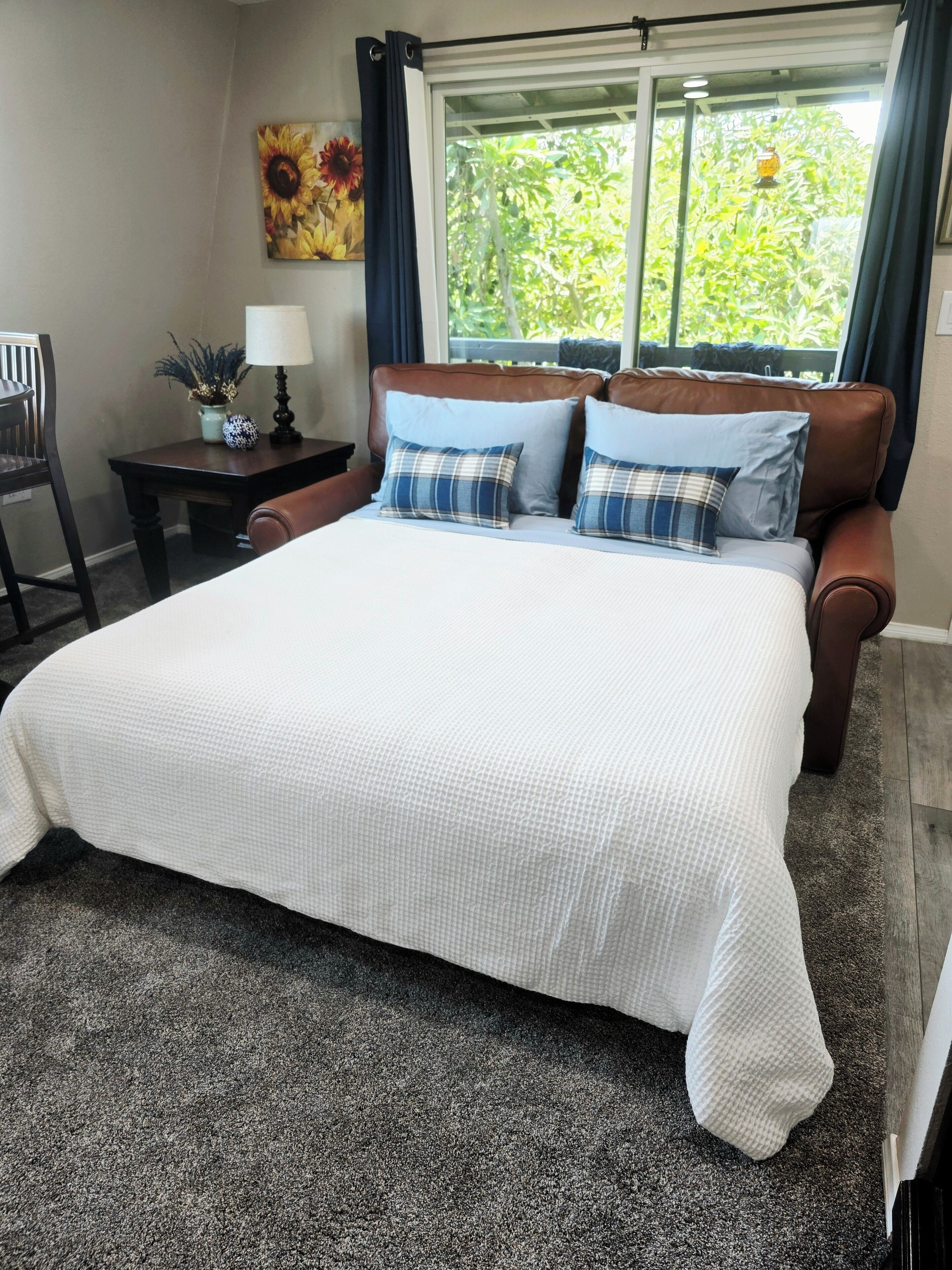 1 habitación, tabla de planchar con plancha y cuna de viaje 