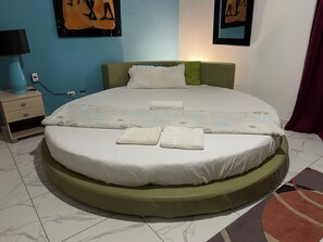 3 bedrooms, desk, free WiFi, bed sheets