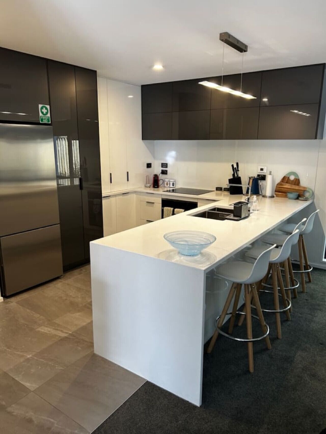 Fridge, coffee/tea maker