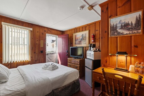 Littleton Getaway – Queen Room Retreat
