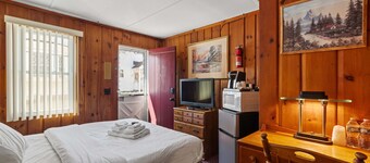Littleton Getaway – Queen Room Retreat