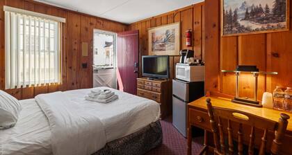 Littleton Getaway – Queen Room Retreat