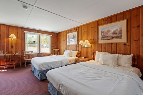 Comfort Meets Charm - 2 Queen Beds