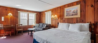 King Bed Comfort • Walk to Main Street
