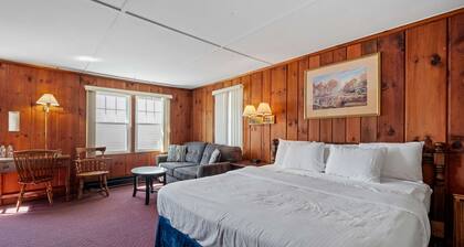 King Bed Comfort • Walk to Main Street