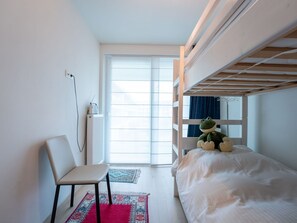 2 bedrooms, travel cot, free WiFi