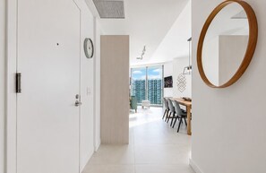 Interior - Desingner Condo | High-Rise | Pool | 8 min Wynwood (Miami)