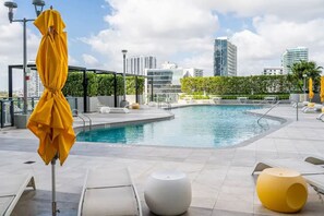Pool - Desingner Condo | High-Rise | Pool | 8 min Wynwood (Miami)