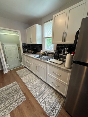 Micro-ondes, four, plaque de cuisson