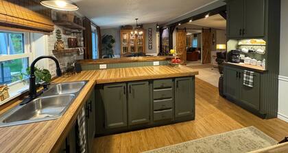 WJ's Countryside Retreat - Minutes from Peek'n Peak Resort & Findley Lake, NY !