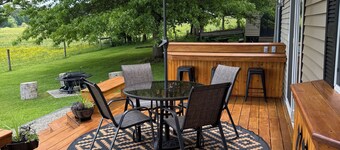 WJ's Countryside Retreat - Minutes from Peek'n Peak Resort & Findley Lake, NY !