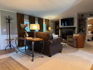 Smart TV, fireplace