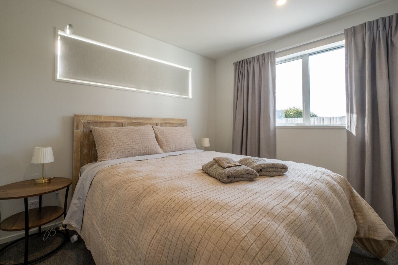 3 habitaciones, escritorio, tabla de planchar con plancha y wifi gratis 