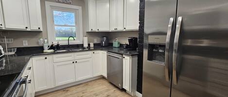 Micro-ondes, four, plaque de cuisson, lave-vaisselle