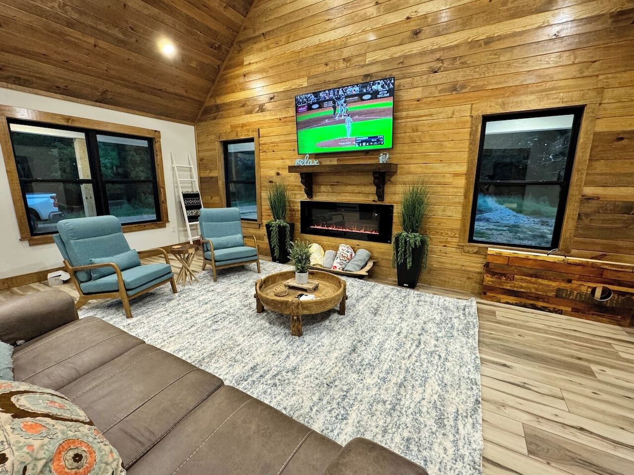 Smart TV, fireplace, foosball, books