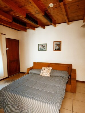 1 habitación, wifi gratis y ropa de cama