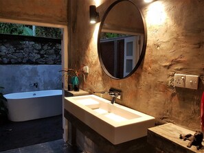 Hair dryer, towels - Chic Villa with a Pool Near Galle 1009 (Southern Province)