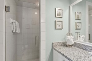 Shower, hair dryer - 709 Sailmaker ~ Sail Loft (Fernandina Beach)