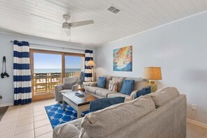 Smart TV, books - 709 Sailmaker ~ Sail Loft (Fernandina Beach)