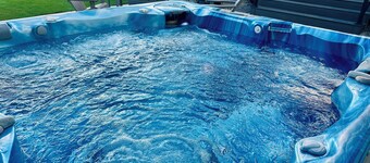 Hier Hideaway -Hot Tub - Fire Pit - King Beds - Peaceful Surrounded by Nature
