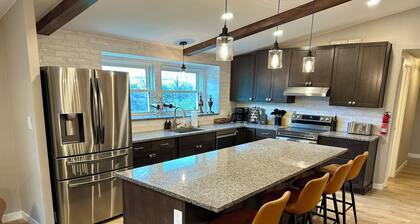 Hier Hideaway -Hot Tub - Fire Pit - King Beds - Peaceful Surrounded by Nature