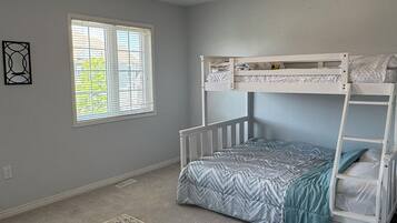 4 habitaciones, escritorio, tabla de planchar con plancha y wifi gratis