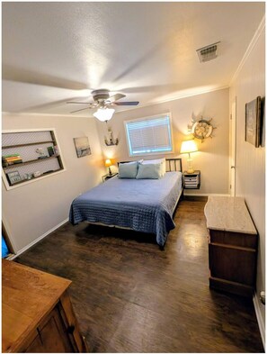 3 bedrooms, iron/ironing board, free WiFi, bed sheets - Charming Lake Whitney Retreat—Family Getaway or Fishing Trip Near Waco & Clifton (Clifton)