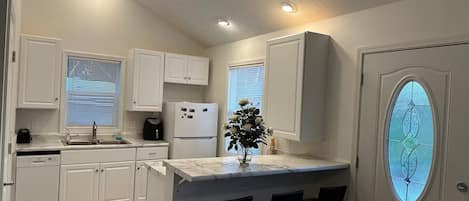 Stovetop, dishwasher, paper towels