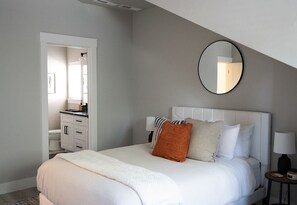 3 habitaciones, escritorio, tabla de planchar con plancha y wifi gratis
