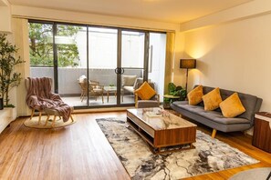 Smart TV - Cosy Parra Stylish 2 Bedroom Aprt 5-Min Walk to Station Private Big Car Park (Parramatta)