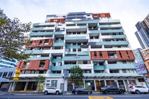 Exterior - Cosy Parra Stylish 2 Bedroom Aprt 5-Min Walk to Station Private Big Car Park (Parramatta)