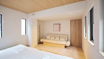 6 bedrooms, iron/ironing board, free WiFi, bed sheets