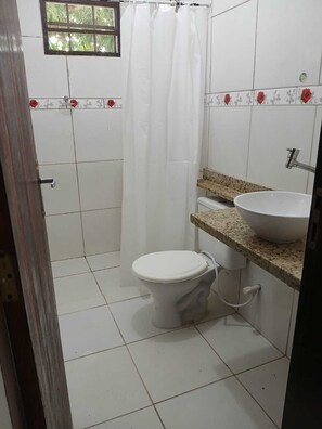 タオル、トイレットペーパー