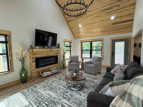 "Snuggle Inn" New Cabin in Daisy Arkansas