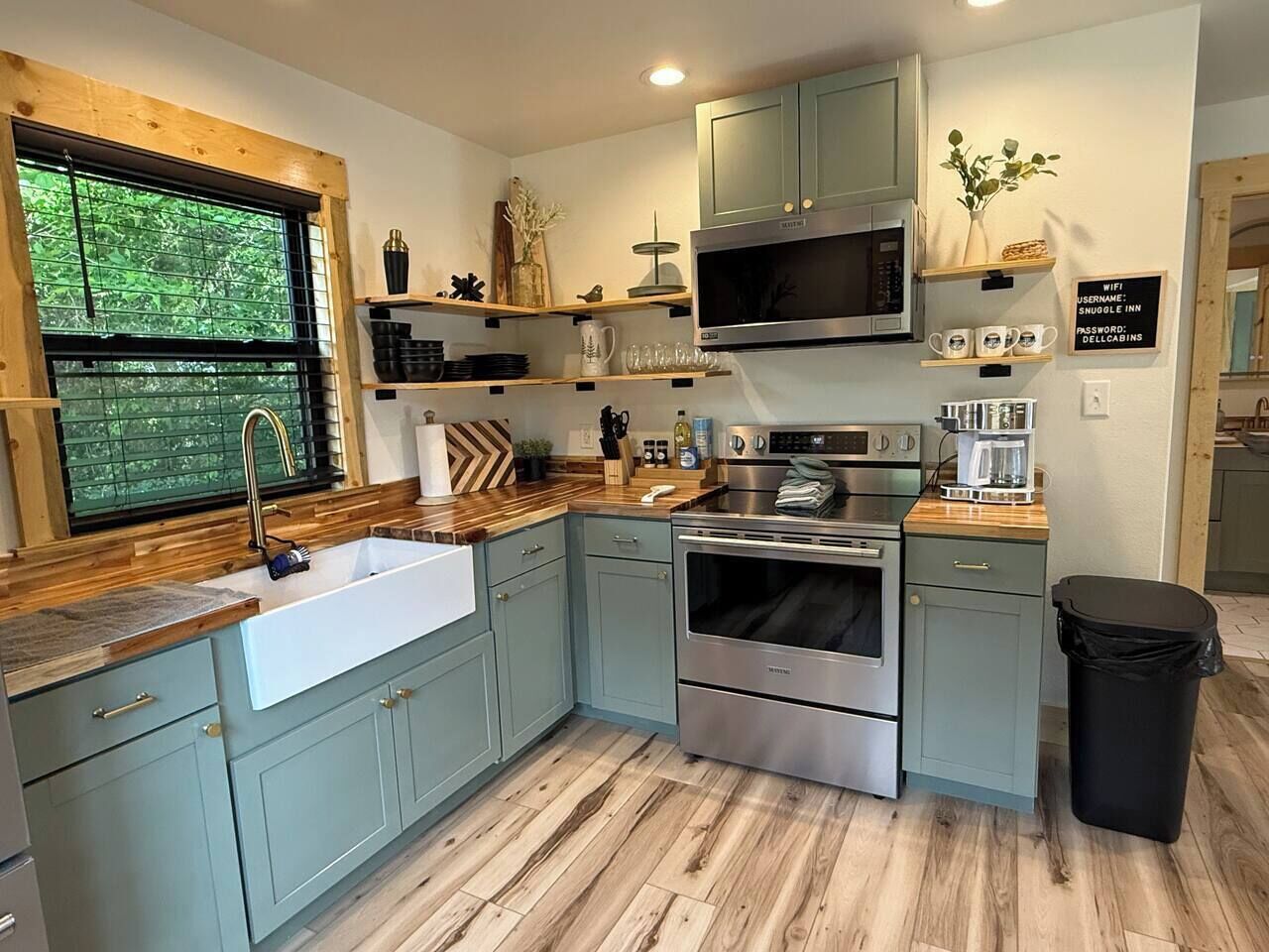 Frigorífic, microones, forn i placa de cuina 