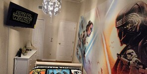 6 chambres, bureau, fer et planche à repasser, lit parapluie