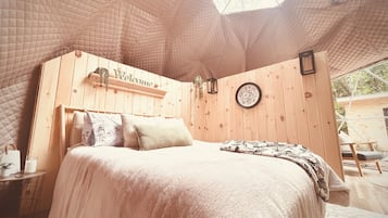 1 bedroom, bed sheets