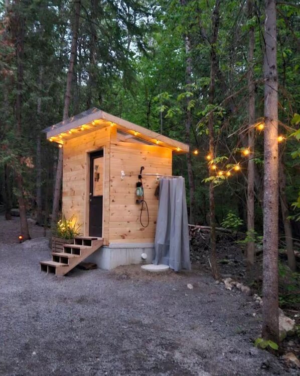 المنشأة من الخارج