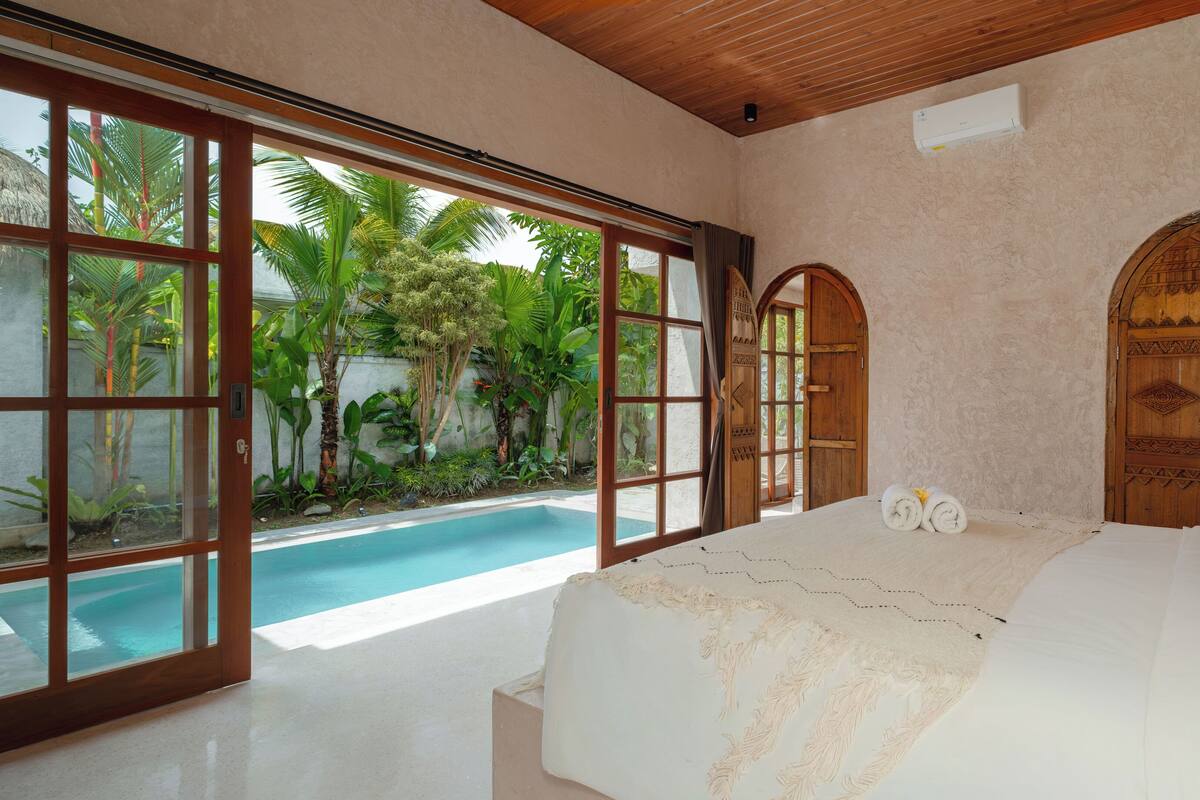 Classic Villa, 1 Bedroom, Pool View | Laptop workspace, cribs (surcharge), rollaway beds (surcharge)
