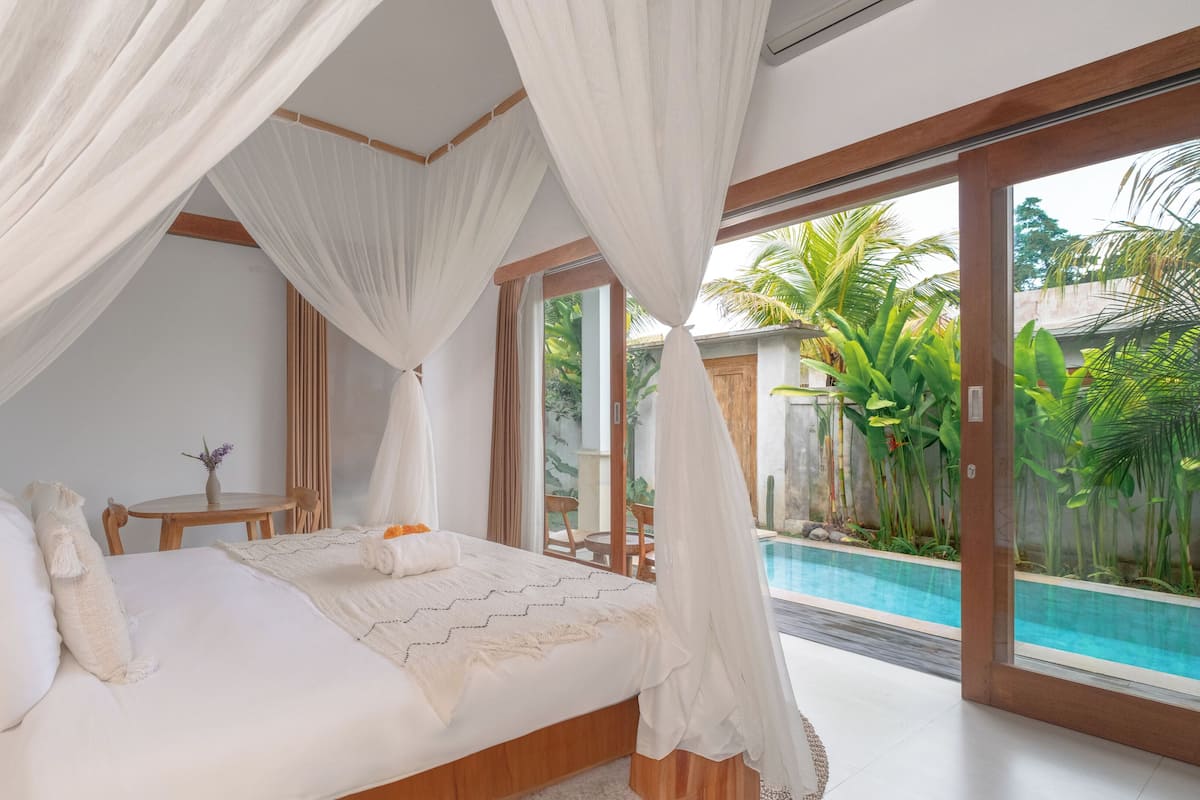 Basic Villa, 1 Bedroom, Pool View | Pemandangan dari bilik