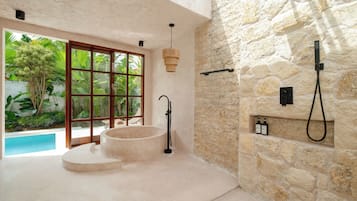 Classic Villa, 1 Bedroom, Pool View | Bathroom