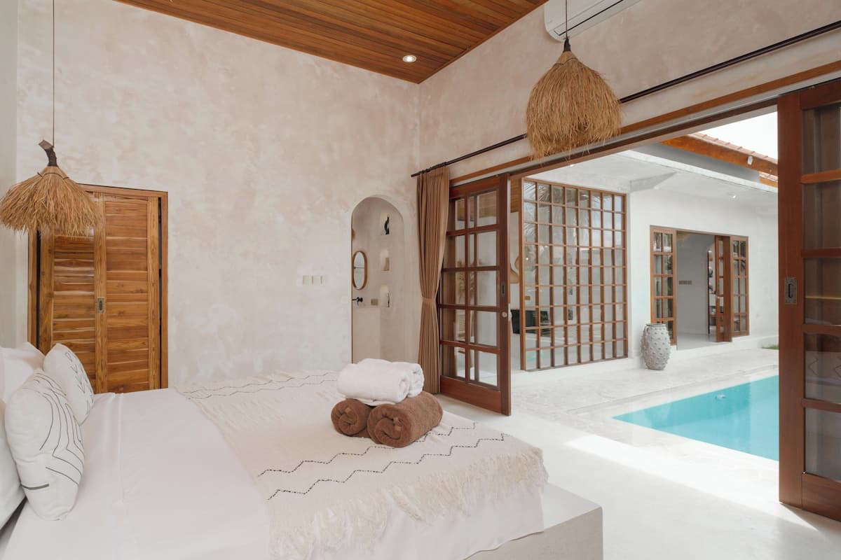 Family Villa, 2 Bedrooms, Pool View | Ruang kerja komputer riba, katil bayi/kot (surcaj)
