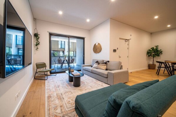 TV - SYLO Luxury Apartments - LVL 2 (Adelaide)